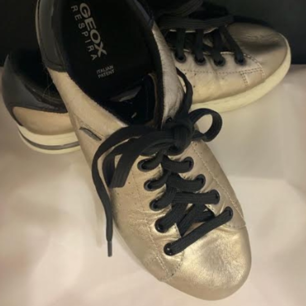 Geox Respira Gold & Black Leather Sneakers Size 7